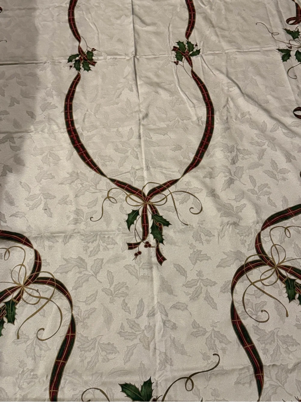 Lenox Holiday Nouveau Tablecloth 60x104 Oval Oblong Christmas Ivory Damask Holly